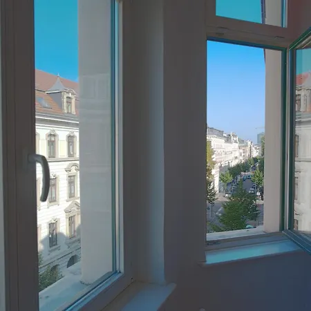 Апартаменты Gruenderzeitapartment An Der Arena *