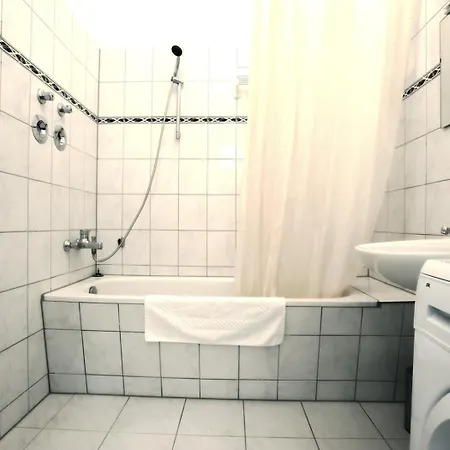 Gruenderzeitapartment An Der Arena Лейпциг